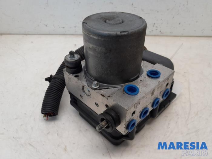 Used ABS pump Peugeot 5008 I (0A/0E) 1.6 VTI 16V Price € 129,99 Margin scheme offered by Maresia Parts