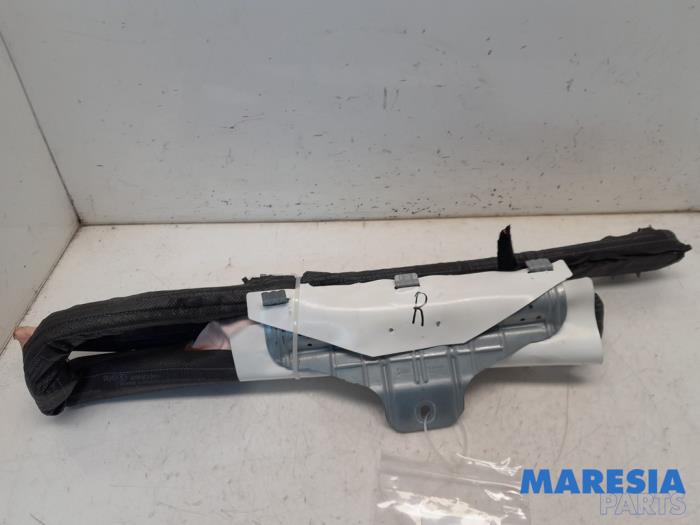 Używane Kurtyna prawa Peugeot 5008 I (0A/0E) 1.6 VTI 16V Cena € 50,00 Procedura marży oferowane przez Maresia Parts