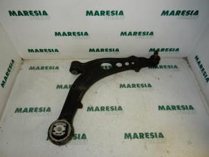 Used Front lower wishbone, right Lancia Ypsilon (843) 1.3 JTD 16V Multijet Price € 35,00 Margin scheme offered by Maresia Parts