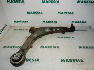 Used Front lower wishbone, right Lancia Ypsilon (843) 1.3 JTD 16V Multijet Price € 35,00 Margin scheme offered by Maresia Parts