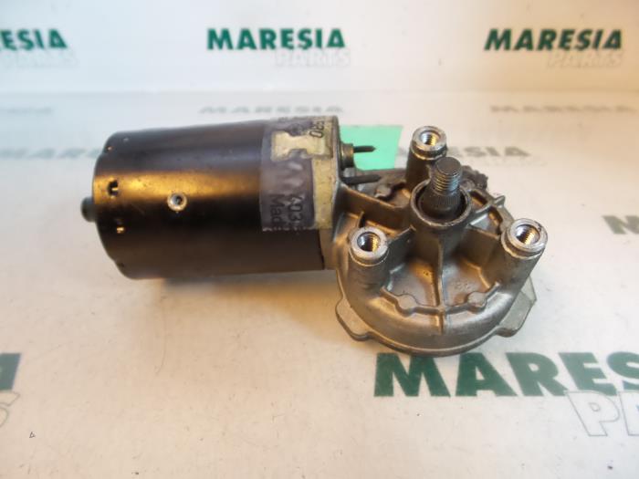 Front wiper motor from a Peugeot 405 I (15B)  1990