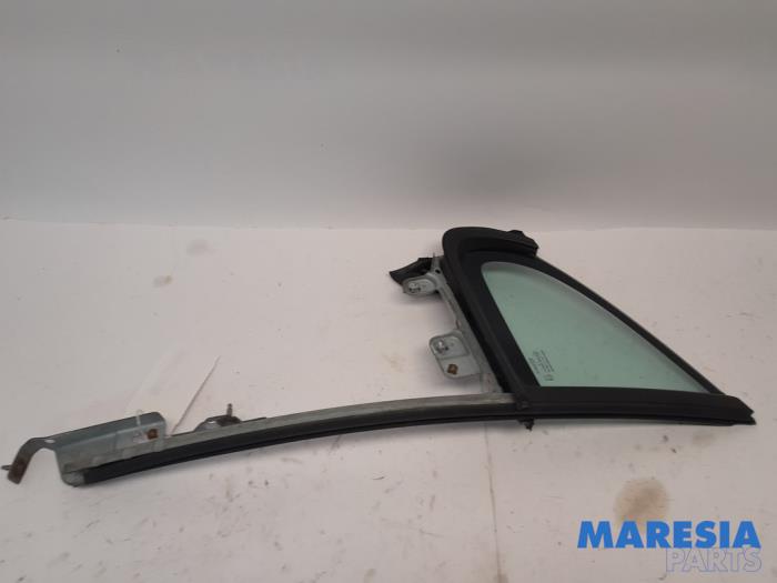 Usados Ventanilla triangular izquierda delante Peugeot 207 CC (WB) 1.6 16V Precio € 35,00 Norma de margen ofrecido por Maresia Parts