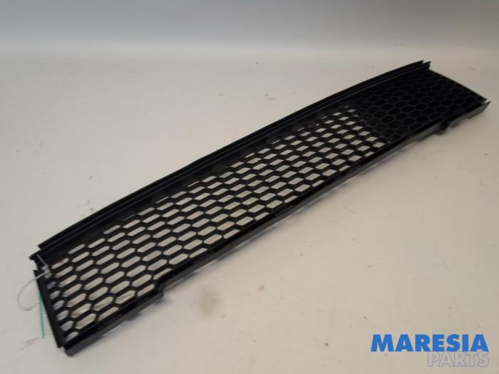 Używane Grill Fiat 500 (312) 1.2 Cena € 19,99 Procedura marży oferowane przez Maresia Parts