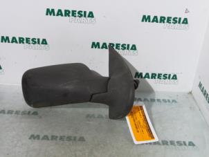 Usagé Rétroviseur extérieur droit Fiat Punto I (176) 55 1.1 Prix € 15,00 Règlement à la marge proposé par Maresia Parts