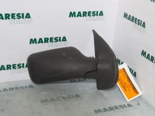 Usagé Rétroviseur extérieur droit Fiat Punto I (176) 60 1.2 S,SX,Selecta Prix € 15,00 Règlement à la marge proposé par Maresia Parts