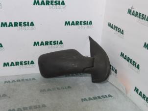 Usagé Rétroviseur extérieur droit Fiat Punto I (176) 55 1.1 Prix € 15,00 Règlement à la marge proposé par Maresia Parts