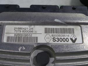 Używane Komputer sterowania silnika Renault Scénic II (JM) 2.0 16V Cena € 50,00 Procedura marży oferowane przez Maresia Parts