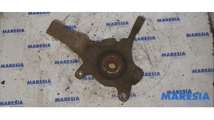 Used Knuckle, front right Renault Laguna I (B56) 2.0 Price € 60,00 Margin scheme offered by Maresia Parts