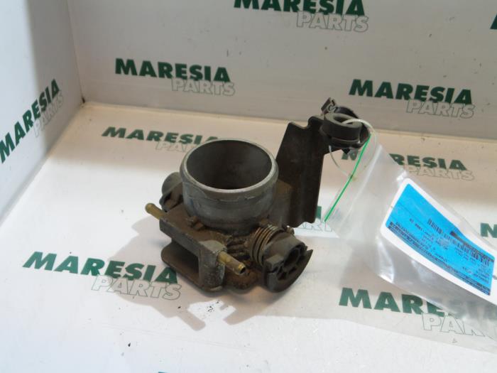 Usagé Boitier papillon Lancia Delta (836) 1.6 16V HPE Prix € 40,00 Règlement à la marge proposé par Maresia Parts