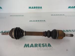 Usagé Arbre de transmission avant gauche Peugeot Partner 1.8 D Prix € 40,00 Règlement à la marge proposé par Maresia Parts