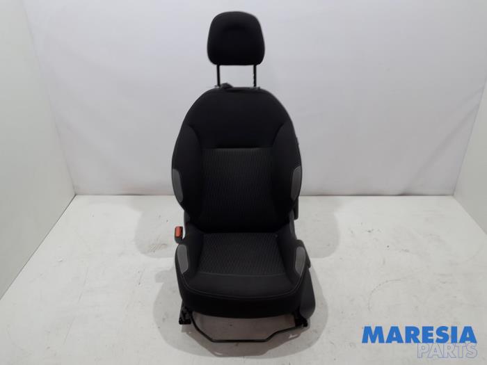 Używane Fotel lewy Peugeot 208 I (CA/CC/CK/CL) 1.2 Vti 12V PureTech 82 Cena € 114,95 Procedura marży oferowane przez Maresia Parts
