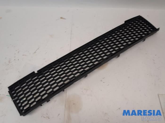 Gebrauchte Grill Fiat 500C (312) 0.9 TwinAir 85 Preis € 19,99 Margenregelung angeboten von Maresia Parts