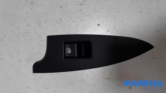Usados Interruptor de ventanilla eléctrica Alfa Romeo Giulietta (940) 1.75 TBI 16V QV Precio € 15,00 Norma de margen ofrecido por Maresia Parts