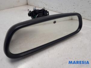 Usados Retrovisor interior Peugeot 3008 II (M4/MC/MJ/MR) 1.2 12V e-THP PureTech 130 Precio € 19,99 Norma de margen ofrecido por Maresia Parts
