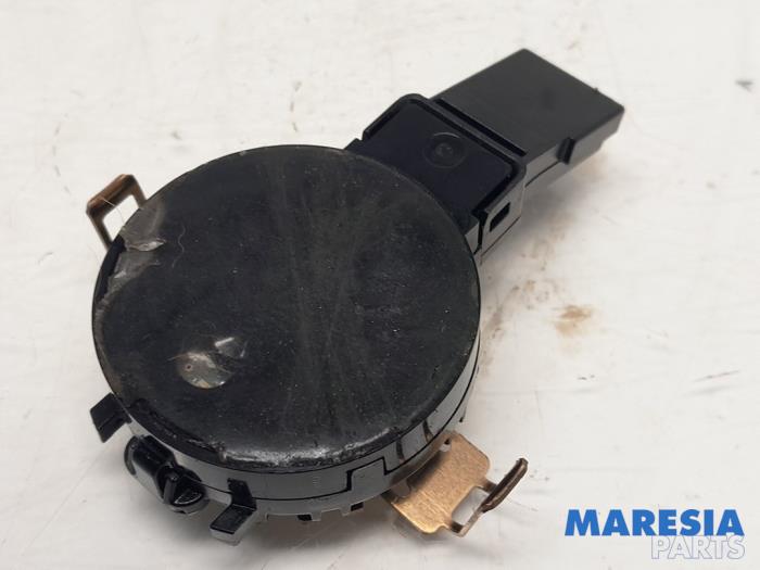 Begagnade Regnsensor Peugeot 3008 II (M4/MC/MJ/MR) 1.2 12V e-THP PureTech 130 Pris € 24,20 Marginaltabell erbjuds av Maresia Parts
