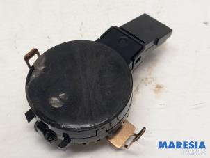 Usados Sensor de lluvia Peugeot 3008 II (M4/MC/MJ/MR) 1.2 12V e-THP PureTech 130 Precio € 24,20 Norma de margen ofrecido por Maresia Parts