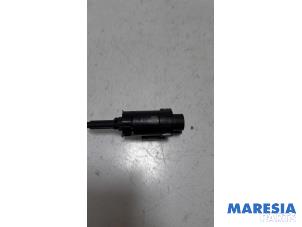 Usados Interruptor de luz de freno Peugeot 3008 II (M4/MC/MJ/MR) 1.2 12V e-THP PureTech 130 Precio € 15,00 Norma de margen ofrecido por Maresia Parts