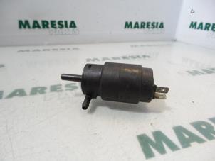 Usados Bomba de limpiaparabrisas delante Fiat Doblo (223A/119) 1.9 JTD Precio € 18,15 IVA incluido ofrecido por Maresia Parts