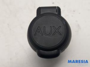 Usados Conexión AUX-USB Peugeot 3008 I (0U/HU) 1.6 VTI 16V Precio € 10,00 Norma de margen ofrecido por Maresia Parts