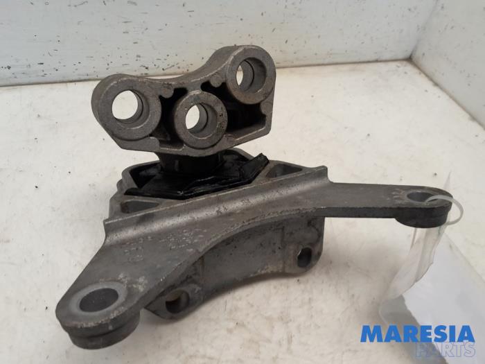 Used Engine mount Alfa Romeo Giulietta (940) 1.75 TBI 16V QV Price € 29,99 Margin scheme offered by Maresia Parts