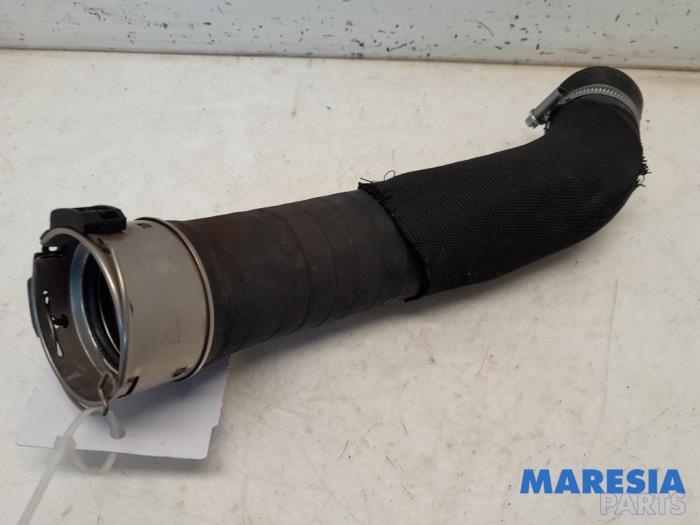 Usagé Tuyau intercooler Alfa Romeo Giulietta (940) 1.75 TBI 16V QV Prix € 35,00 Règlement à la marge proposé par Maresia Parts