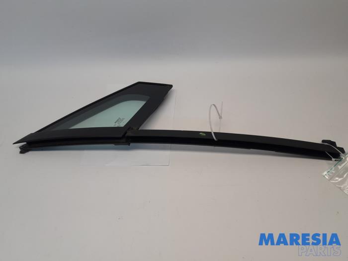Usados Ventanilla triangular derecha delante Renault Clio IV Estate/Grandtour (7R) 1.5 Energy dCi 90 FAP Precio € 40,00 Norma de margen ofrecido por Maresia Parts