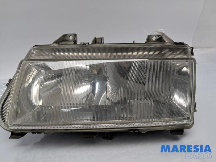 Używane Reflektor lewy Fiat Ulysse (220) 1.9 Tds Cena € 50,00 Procedura marży oferowane przez Maresia Parts