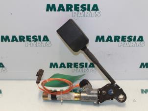 Usagé Tendeur de ceinture droit Peugeot 406 (8B) Prix € 25,00 Règlement à la marge proposé par Maresia Parts