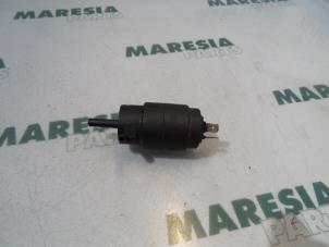 Used Windscreen washer pump Fiat Ducato (243/244/245) 2.3 JTD 16V 15 Price € 24,20 Inclusive VAT offered by Maresia Parts