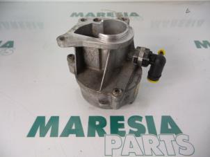 Used Vacuum pump (diesel) Renault Scénic II (JM) 1.9 dCi 120 Price € 50,00 Margin scheme offered by Maresia Parts
