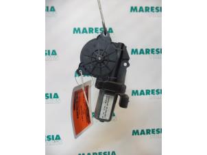 Używane Mechanizm szyby lewej przedniej wersja 4-drzwiowa Fiat Idea (350AX) 1.4 16V Cena € 50,00 Procedura marży oferowane przez Maresia Parts