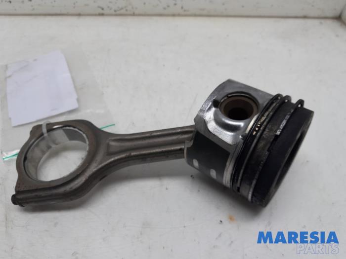 Używane Korbowód Citroen C4 Grand Picasso (3A) 1.6 HDiF, Blue HDi 115 Cena € 50,00 Procedura marży oferowane przez Maresia Parts