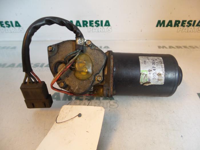 Front wiper motor from a Fiat Ulysse (220) 1.9 Tds 1995
