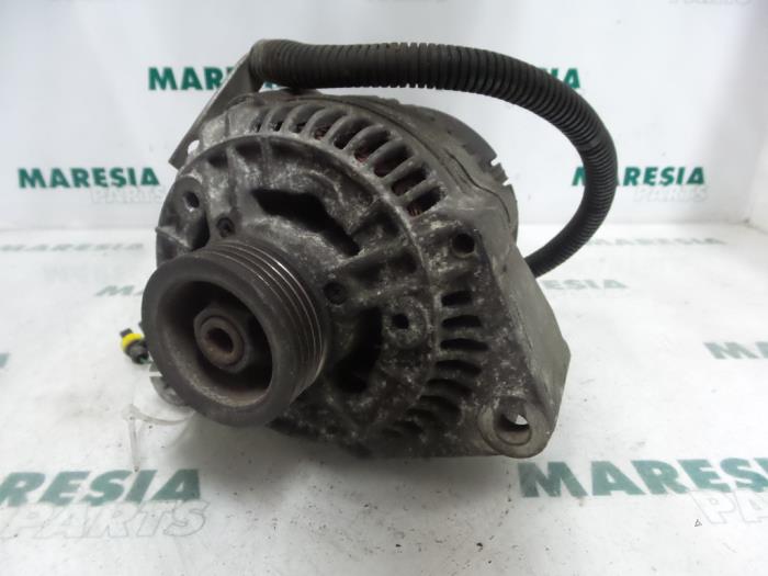 Begagnade Dynamo Alfa Romeo 145 (930A) 1.4 ie Pris € 40,00 Marginaltabell erbjuds av Maresia Parts