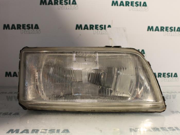 Używane Reflektor prawy Fiat Ducato (230/231/232/234) Cena € 60,50 Z VAT oferowane przez Maresia Parts