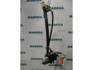 Used Window mechanism 2-door, front right Renault Megane Coupé (DA) 1.6i Price € 50,00 Margin scheme offered by Maresia Parts