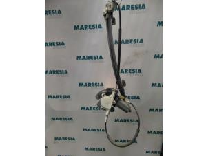 Used Window mechanism 2-door, front right Renault Megane Coupé (DA) 2.0 IDE 16V Price € 65,00 Margin scheme offered by Maresia Parts