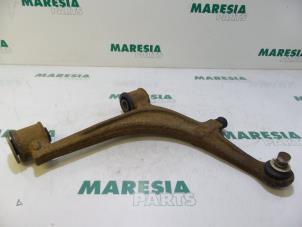 Usagé Bras de suspension bas avant droit Renault Master II (FD/HD) 2.5 D Prix € 50,00 Règlement à la marge proposé par Maresia Parts