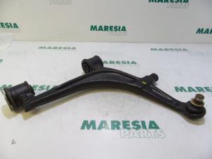 Usagé Bras de suspension bas avant droit Renault Master III (FD/HD) 2.5 dCi 16V Prix € 50,00 Règlement à la marge proposé par Maresia Parts