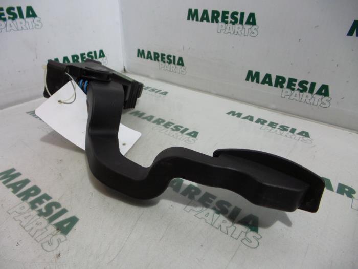 Begagnade Gaspedalsensor Fiat Stilo (192A/B) 1.6 16V 5-Drs. Pris € 25,00 Marginaltabell erbjuds av Maresia Parts