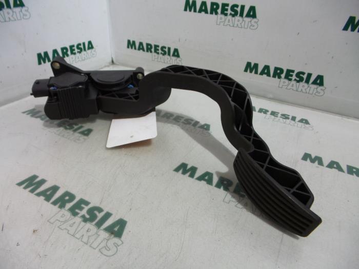 Gaspedalposition Sensor van een Fiat Stilo (192A/B) 1.6 16V 3-Drs. 2002