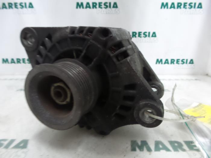 Begagnade Dynamo Alfa Romeo 155 (167) 2.0 Twin Spark 16V Pris € 40,00 Marginaltabell erbjuds av Maresia Parts