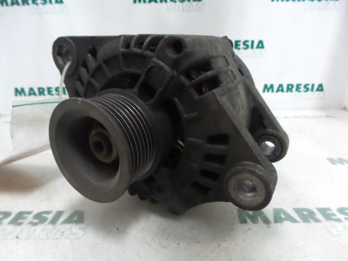 Begagnade Dynamo Alfa Romeo 155 (167) 2.0 Twin Spark 16V Pris € 40,00 Marginaltabell erbjuds av Maresia Parts