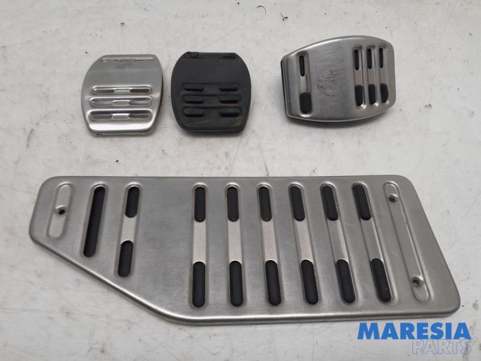 Gebrauchte Pedale Set Alfa Romeo Giulietta (940) 1.4 TB 16V MultiAir Preis € 50,00 Margenregelung angeboten von Maresia Parts