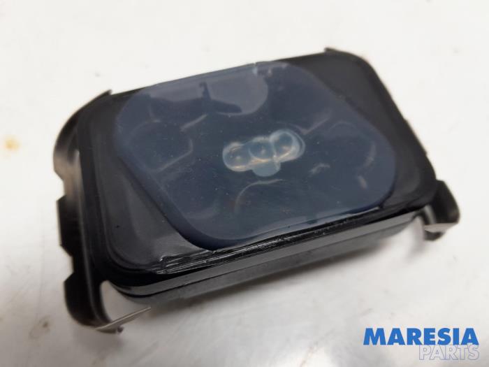 Begagnade Regnsensor Renault Espace (JK) 2.0 dCi 16V 150 FAP Pris € 24,99 Marginaltabell erbjuds av Maresia Parts
