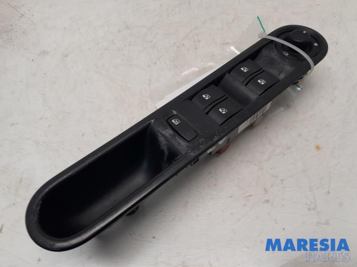 Usados Interruptor combinado de ventanillas Renault Espace (JK) 2.0 dCi 16V 150 FAP Precio € 34,90 Norma de margen ofrecido por Maresia Parts