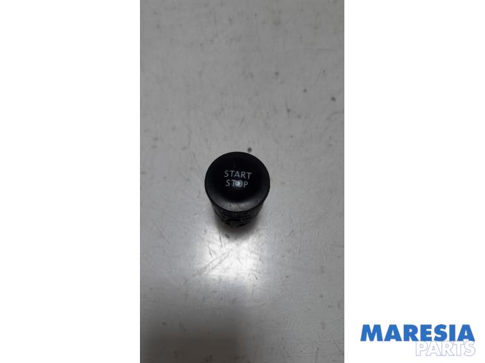 Begagnade Start/stopp-brytare Renault Captur I (2R) 0.9 Energy TCE 12V Pris € 9,99 Marginaltabell erbjuds av Maresia Parts