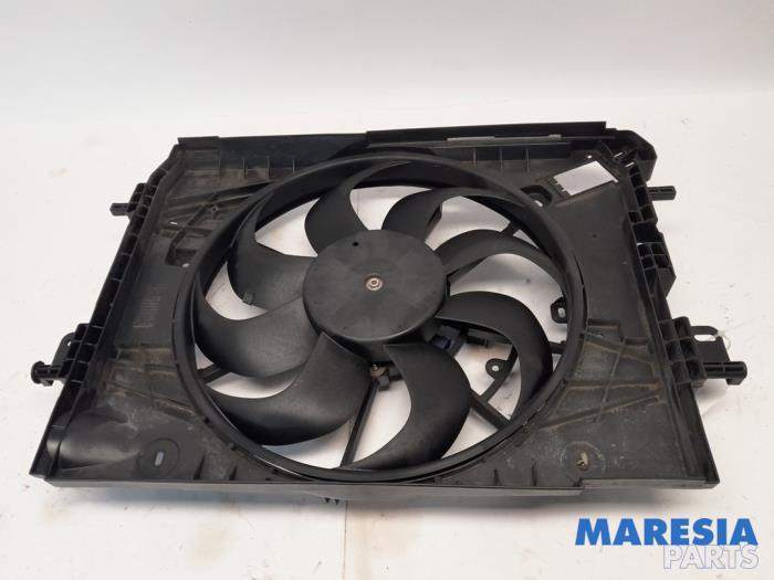 Używane Silnik wentylatora Renault Captur I (2R) 0.9 Energy TCE 12V Cena € 43,99 Procedura marży oferowane przez Maresia Parts