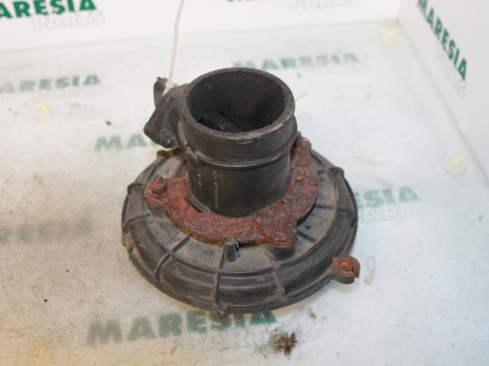 Begagnade Luftflödesmätare Lancia Lybra SW 2.4 JTD Pris € 35,00 Marginaltabell erbjuds av Maresia Parts