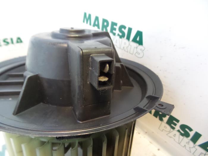 Heating and ventilation fan motor from a Alfa Romeo 145 (930A) 1.4 ie 1997